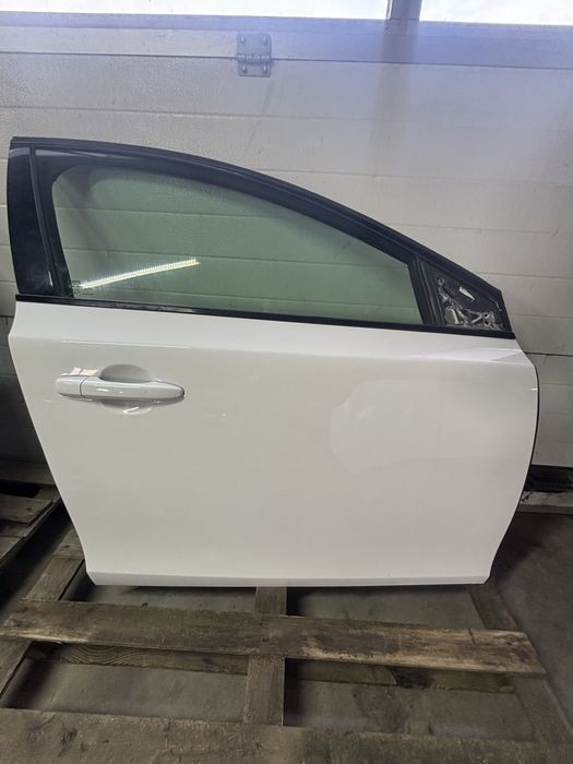 Volvo V40 drzwi prawe przod/tyl Biale  2015r