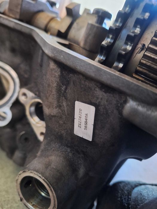 Głowica pokrywa zaworów BMW M3 E923 S65b40a 4.4 V8