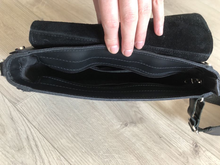 Klasyczna czarna skorzana torebka