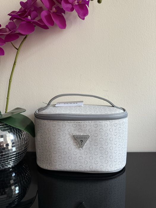 Nowa kosmetyczka kuferek Guess