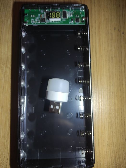 Корпус павербанк на 8 елементів 18650 на защелках+в подарок нічник