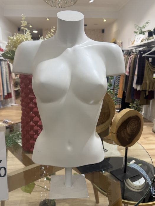 Busto feminino branco