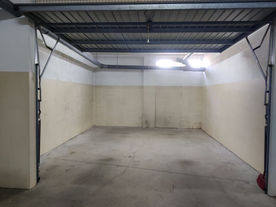 Arrendo garagem box 17m2