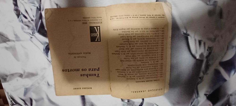 Descubra o Poder Transformador dos Livros! _ Tumbas para os mortos _