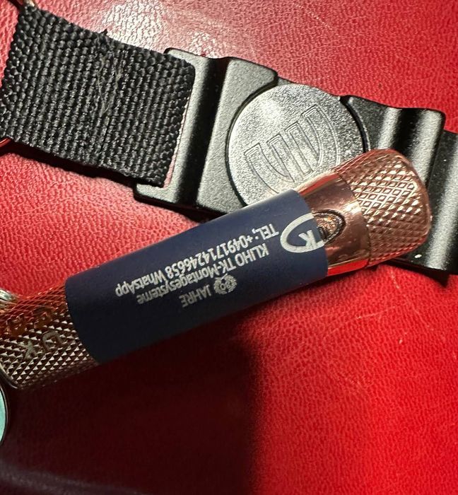 Брелок на ключі і фонарик