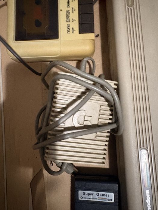 commodore 64 C plus zasilacz i magnetofon