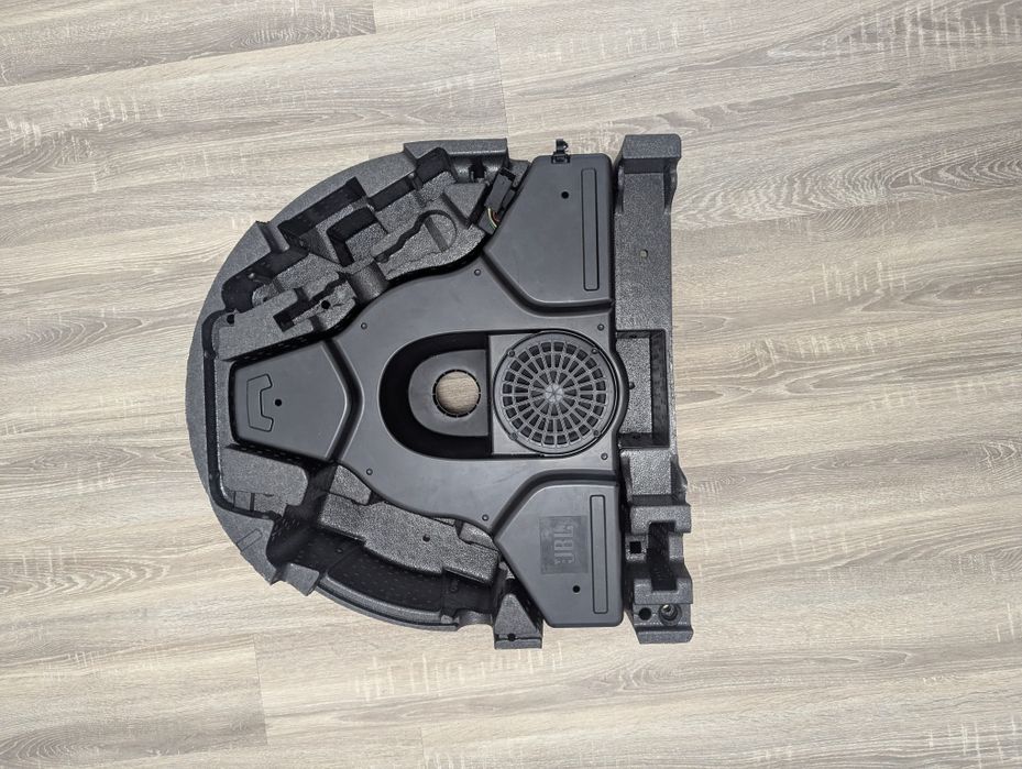 Сабвуфер JBL Pegout 3008