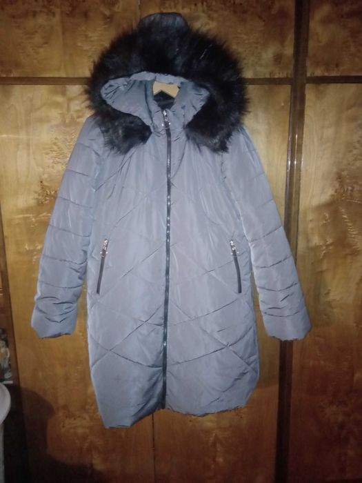 Elegancki płaszczyk zimowy, obwód 134 cm