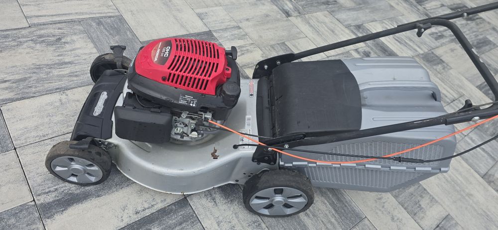 Kosiarka spalinowa z napędem Honda GCV135