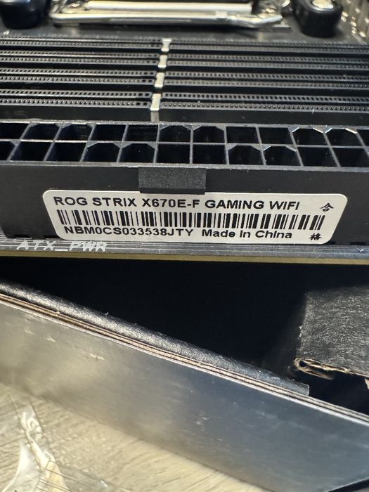 Asus Rog x670e-f gaming Материнська плата