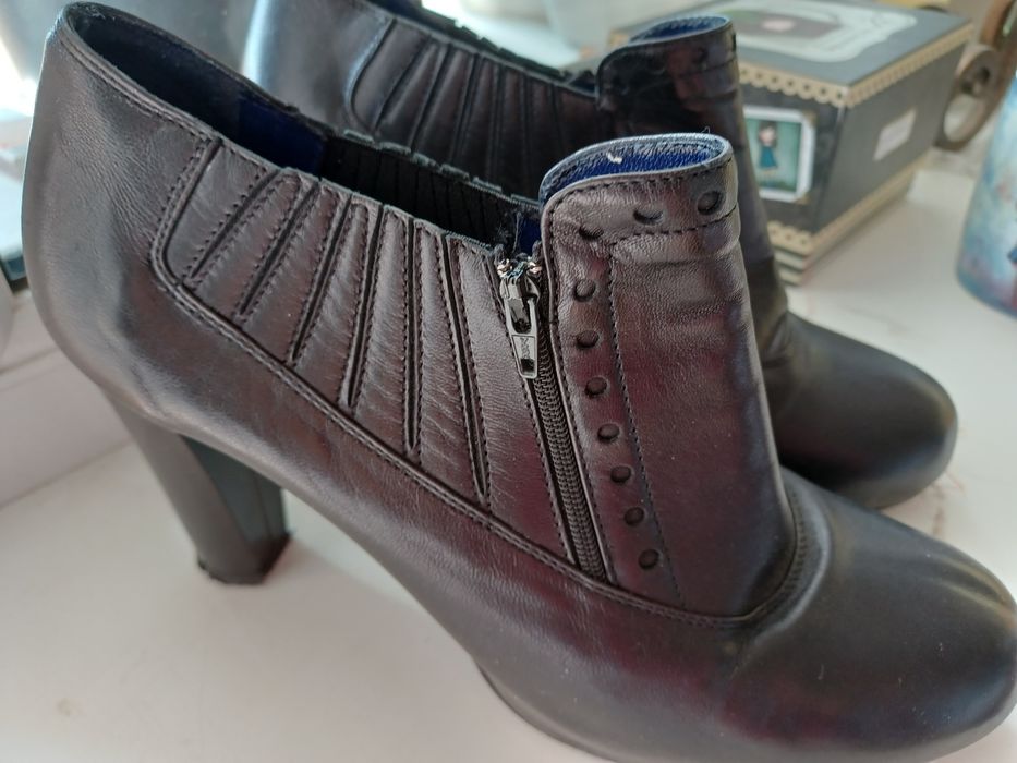 Шкіряні туфлі ботильйони