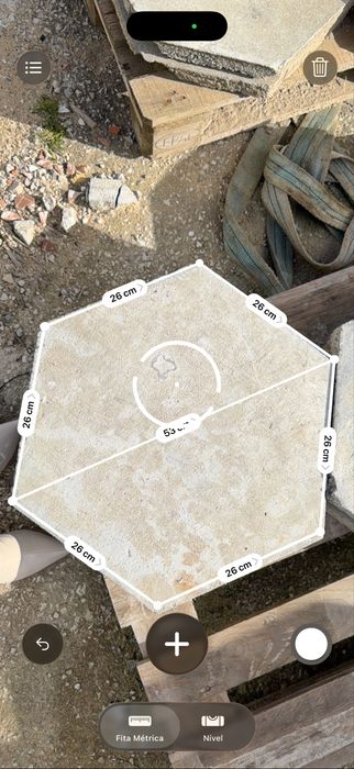 Mosaicos hexagonais em cimento usados
