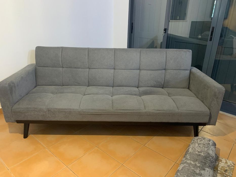 Sofá-cama em cor cinza