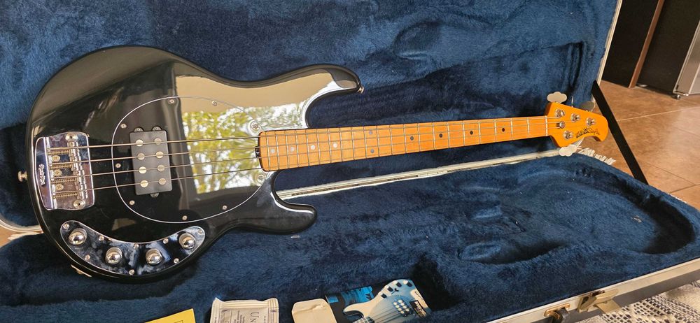 Gitara Basowa - Ernie Ball Music Man Stingray 3 EQ 2001