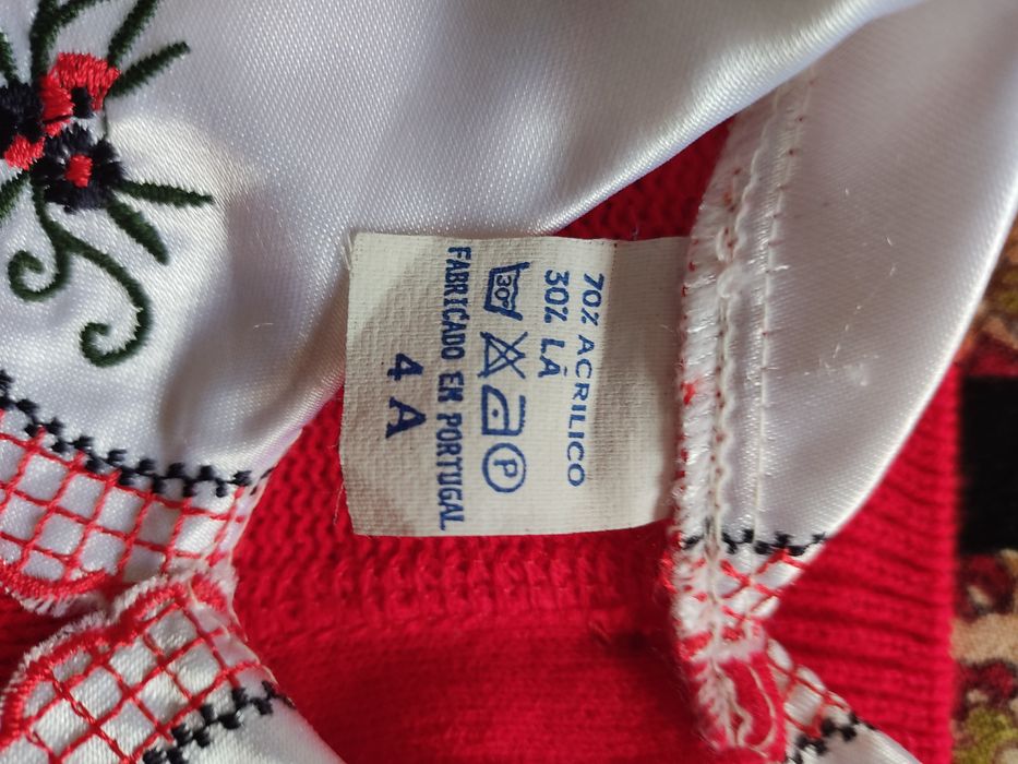 Camisola de lã,de menina 4 anos. Sem uso!