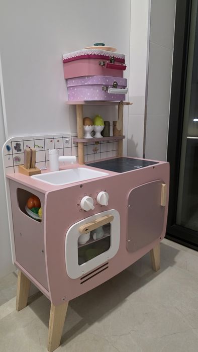 Cozinha de madeira de criança