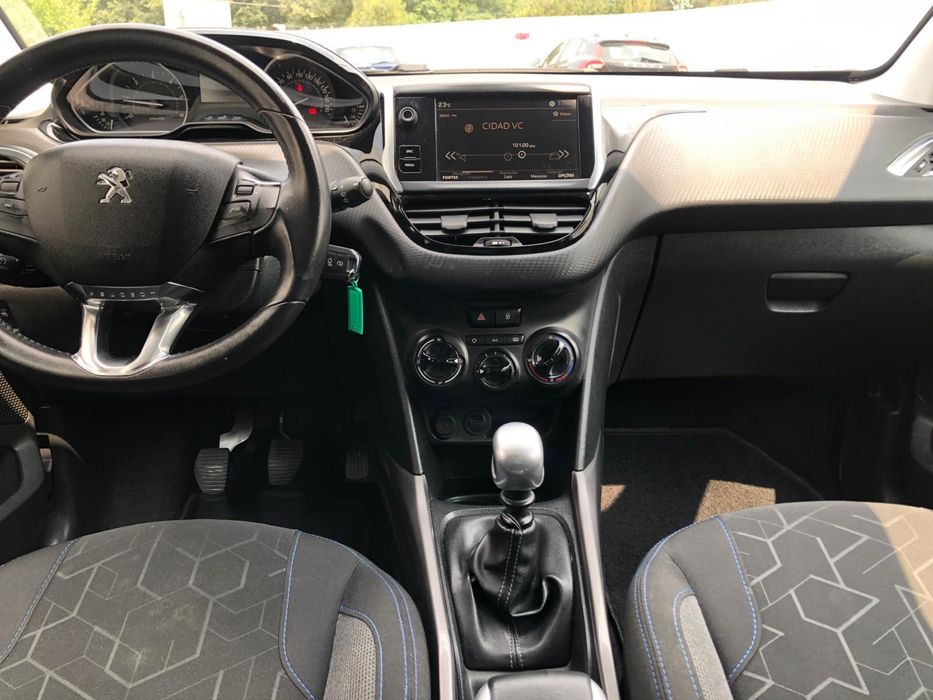 Peugeot 2008 1.5 BlueHDI Style 2019  Full extras