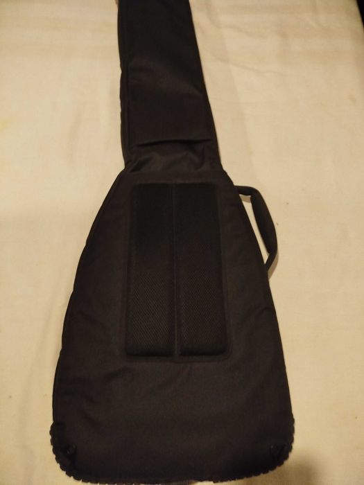 Baixo elétrico VESTER