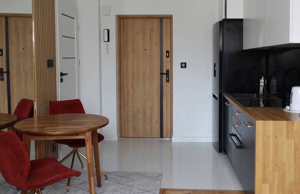 Подобово потижнево після ремонту Крошенська 41.