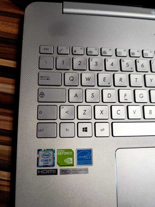 Ігровий ноутбук ASUS N552V з дисплеем 4K Ultra HD (UHD)