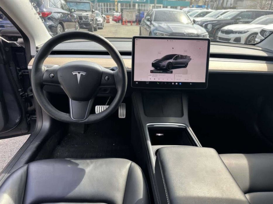 Tesla Model 3 Long Range      2023