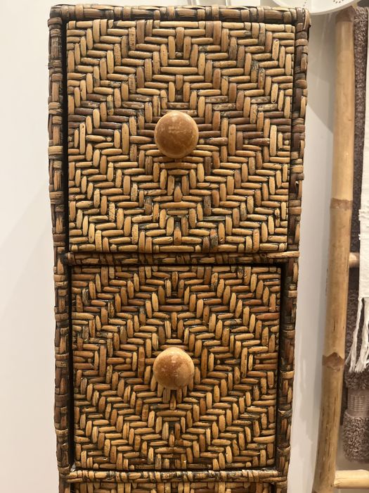 Pequeno movel 20x20x95