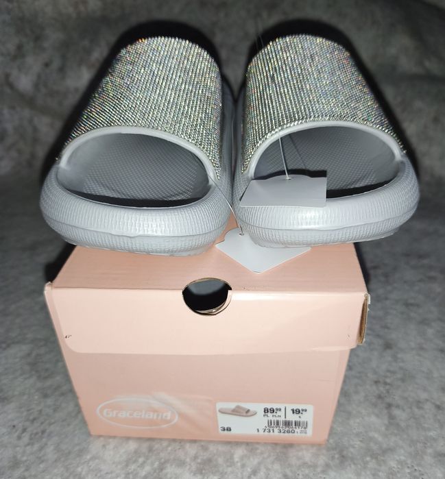 Szare klapki 38. Graceland