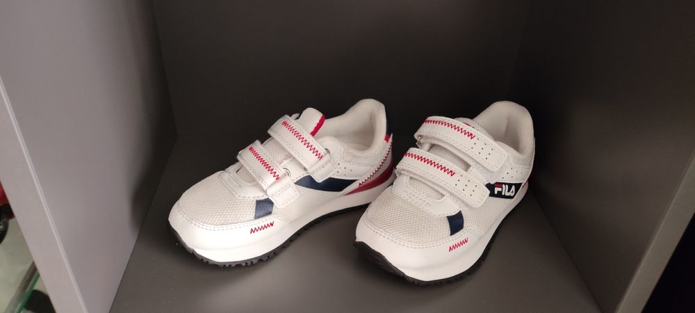 Tênis criança novos