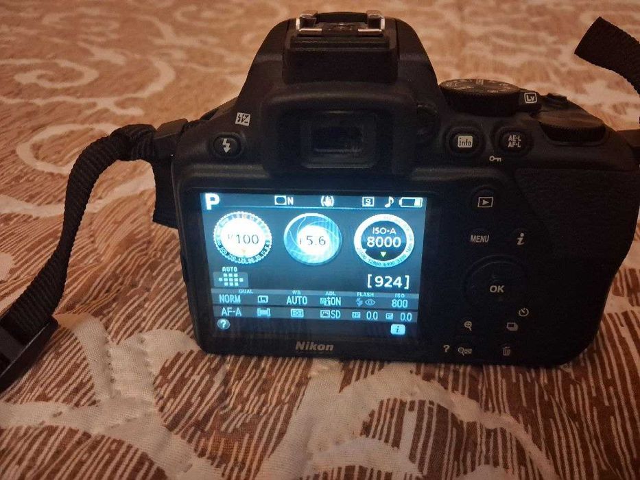 Nikon D3500 + 18–55mm VR