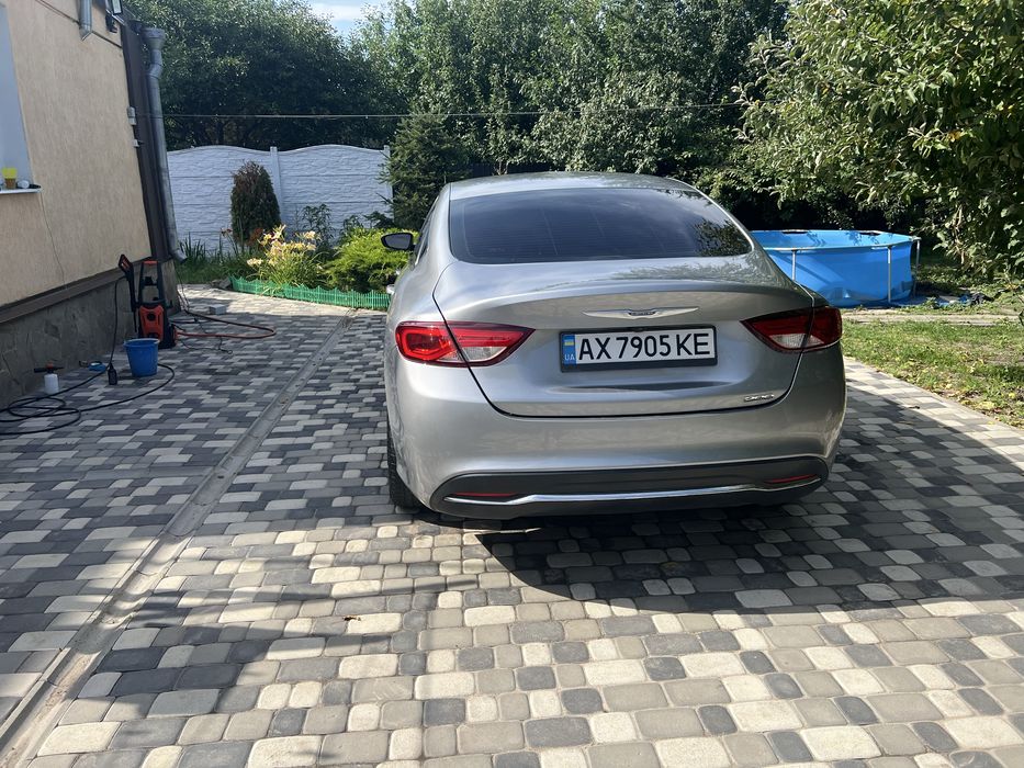 Продам крайслер 200