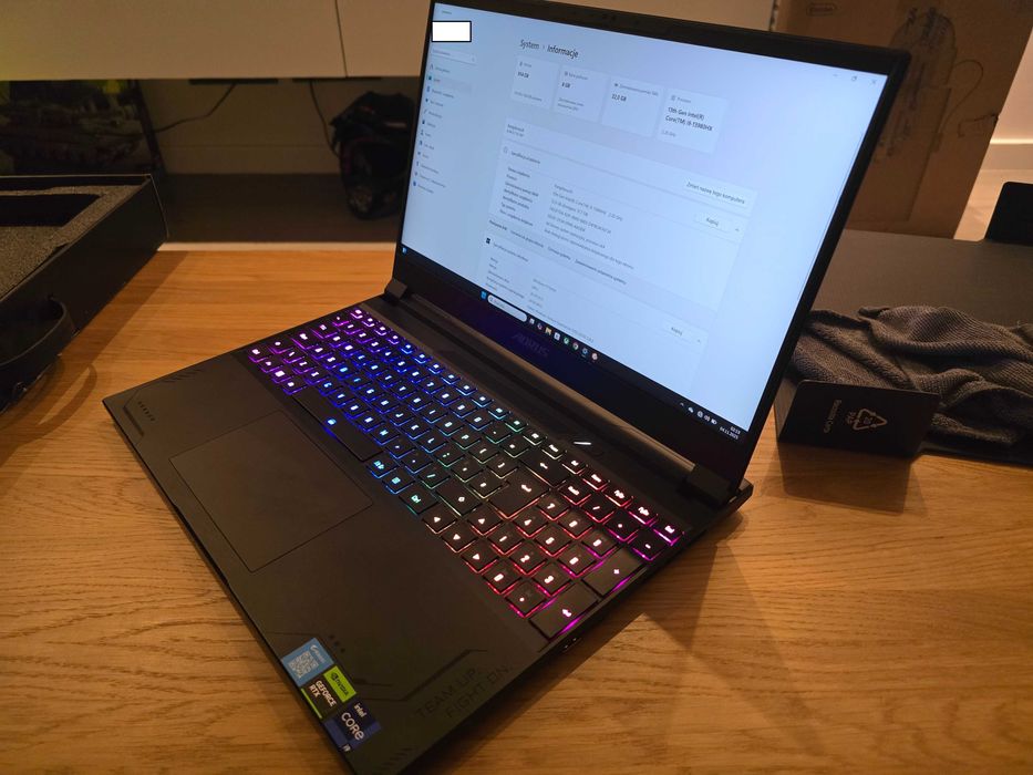 Laptop Gigabyte AORUS 15X AKF – i9-13980HX / 1TB / 32 GB / RTX 4060