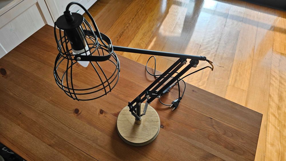 Candeeiro de mesa estilo industrial