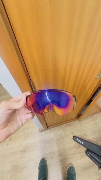 Óculos de Desporto com Lente Espelhada Roxa – Como Novos