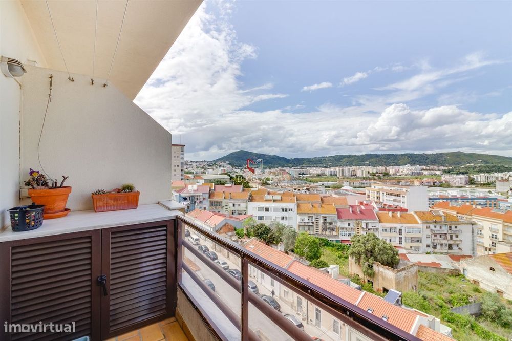 T2 com Vista Deslumbrante no Coração de Setúbal – 7º Andar com Elevado