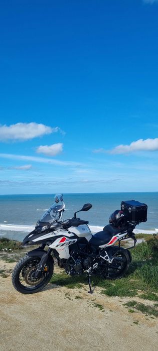 Benelli TRK502X de 2019 com revisão feita e pneu novo à frente