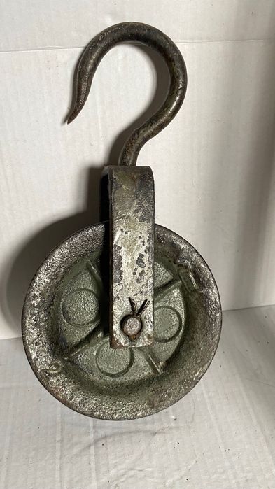 Roldana antiga em ferro