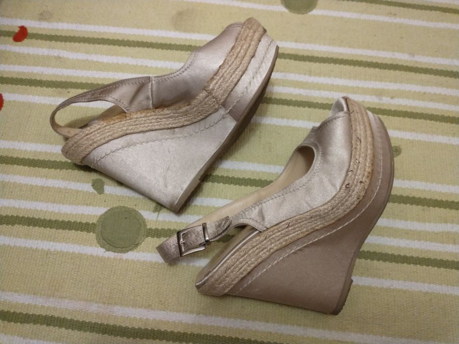 Buty damskie na koturnie