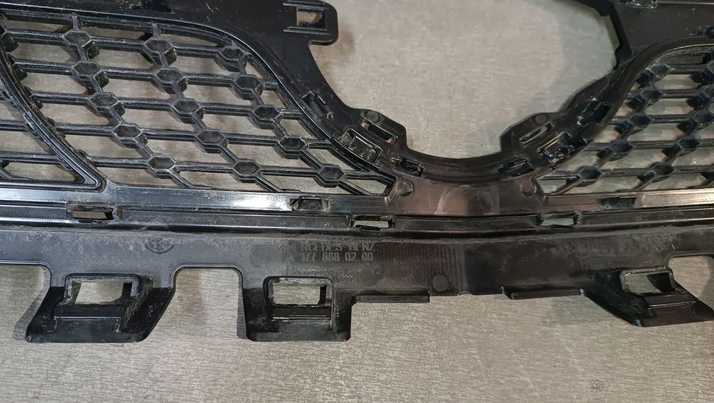 Vendo grelha de frente do Mercedes A class W 177 AMG ano 2017/19