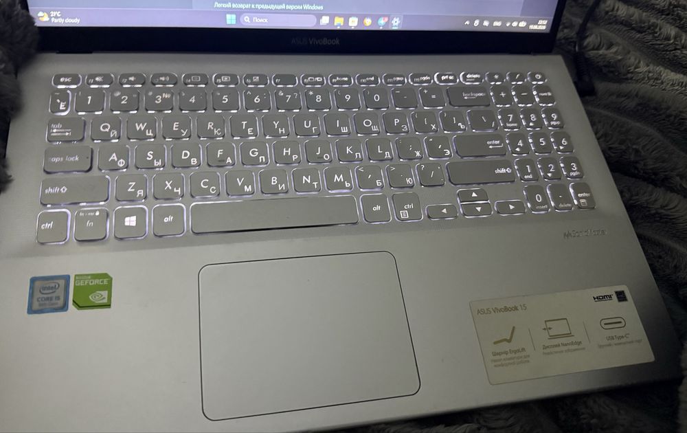 ASUS VivoBook X512UF