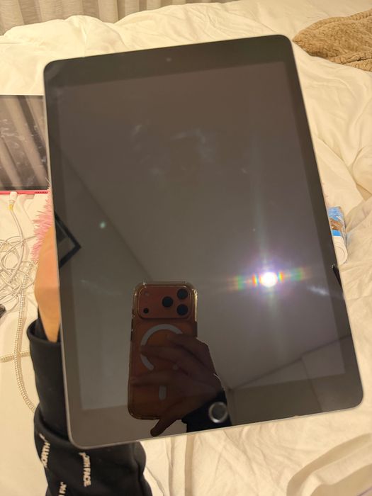 Apple - iPad 9ª Geração APPLE - 10.2'' - 64 GB - Wi-Fi - Cinzento)