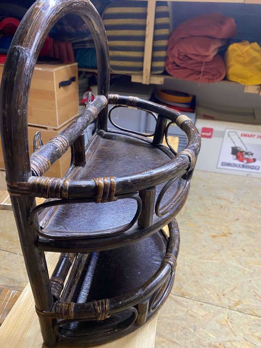 Półka rattanowa retro.