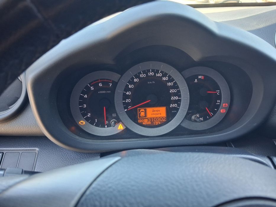 Продам Toyota Rav4