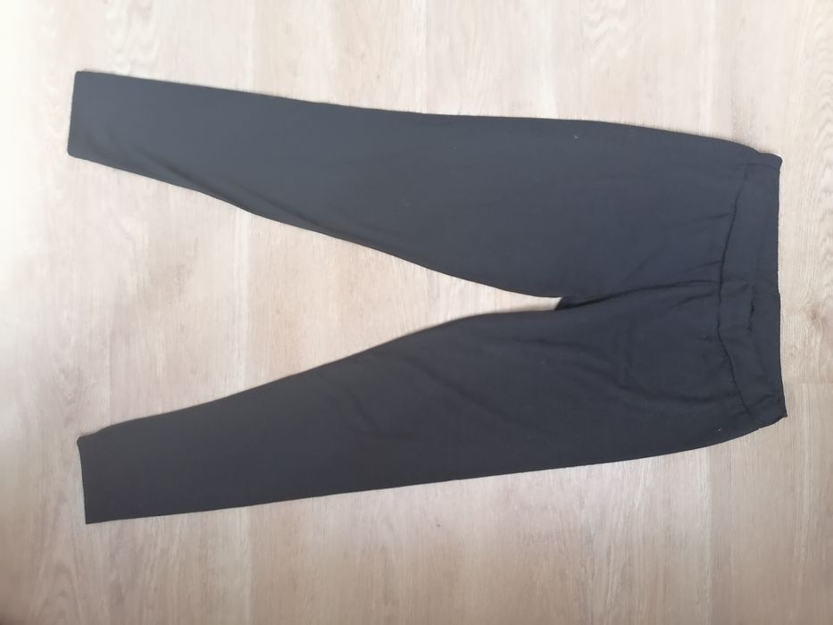 Czarne legginsy s