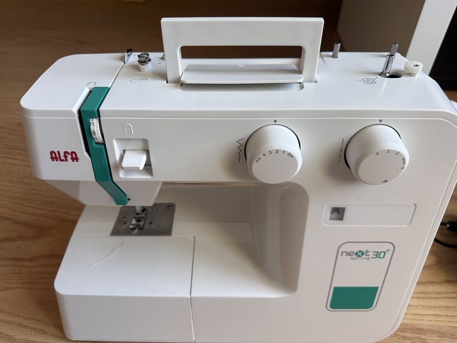 Maquina de costura Alfa Next30+ Spring com pedal
