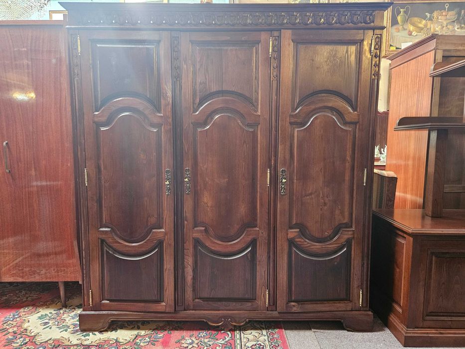 Roupeiro de três portas - Bom estado geral