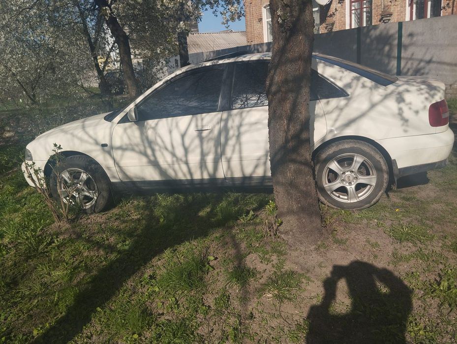 Продам ауди а 4б5 1.8 ADR.автомат