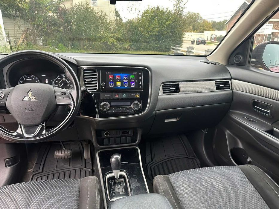 Mitsubishi Outlander SE      2018