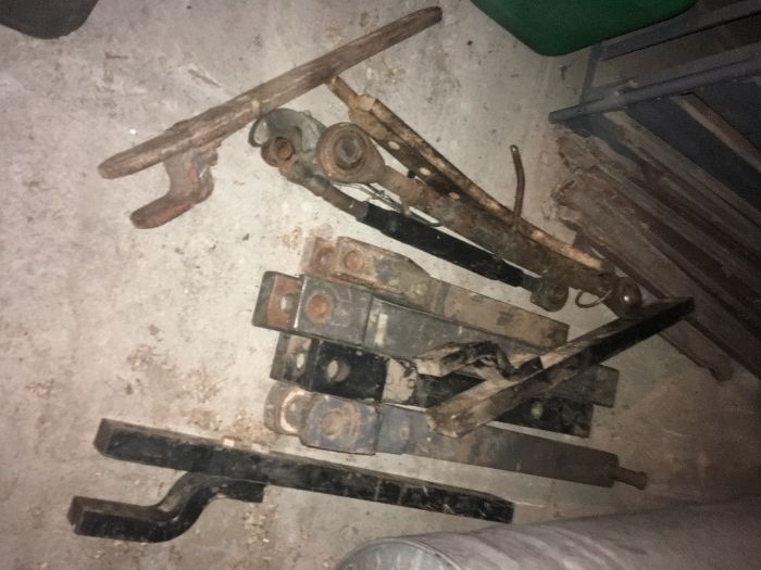 Zaczep zaczepy Cięgna Śruby New Holland Case MF Valtra JD Claas i inne