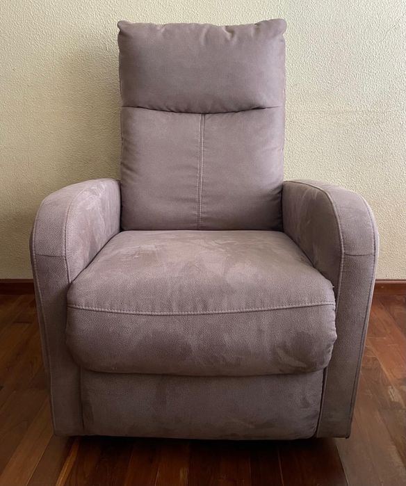 Poltrona elétrica reclinável estofada em microfibra