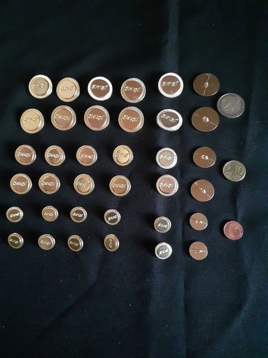 Tachas, botões da antiga companhia “ANA”  e outros64584355141123120